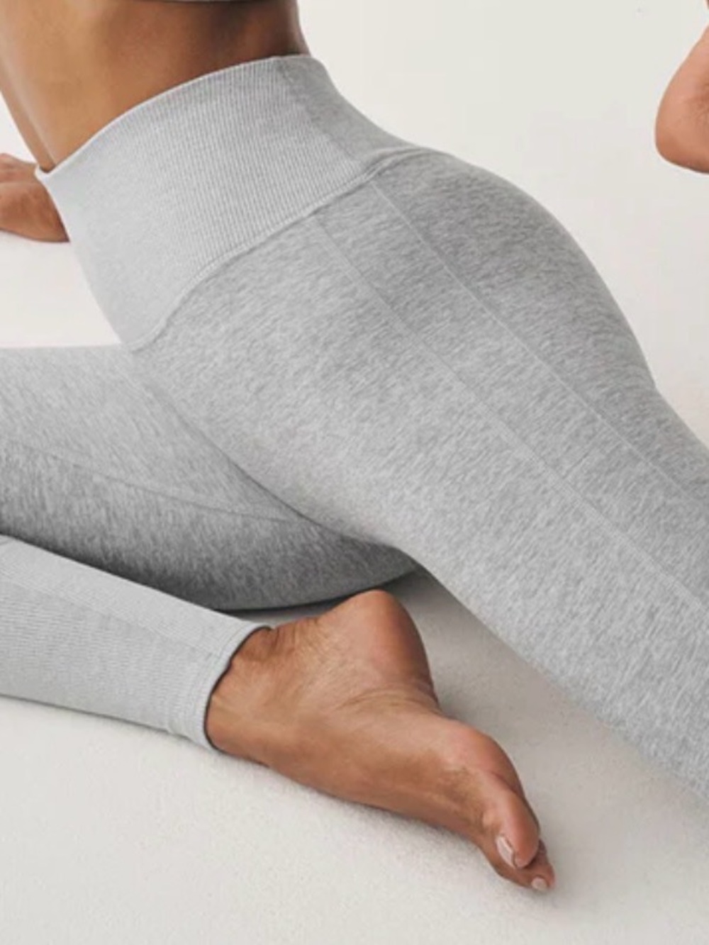 ALO Yoga Light Gray Seamless High-Rise Leggings - Picture 3 of 10